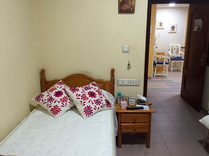 Raíces Residencias de la 3ª Edad interior dormitorio